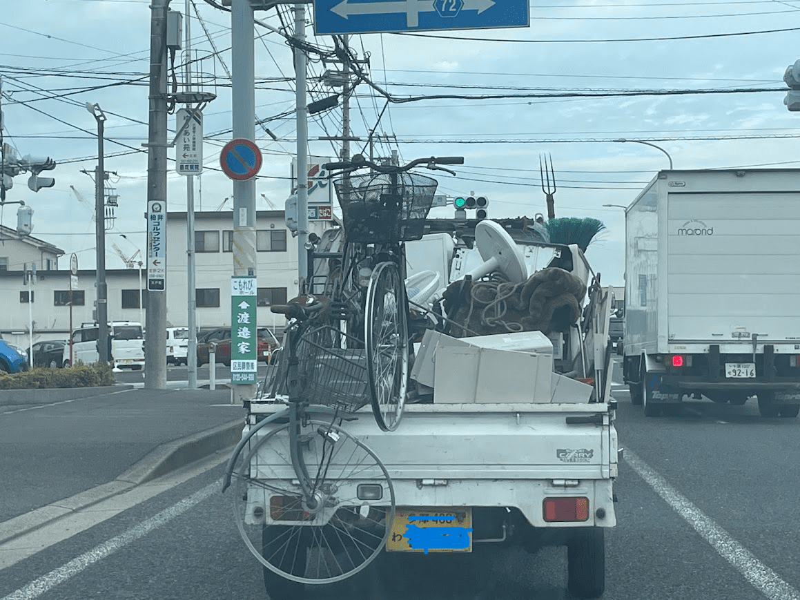 不用品回収屋は車も汚い