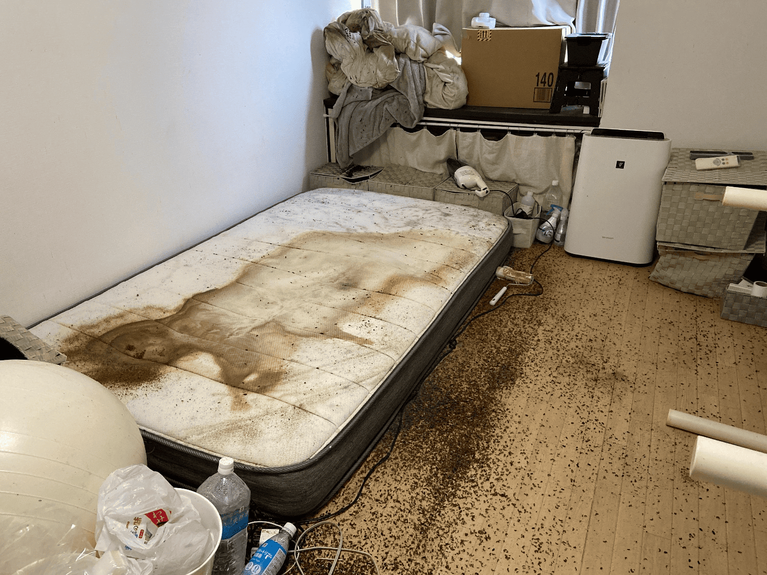 孤独死が起きた部屋の特殊清掃