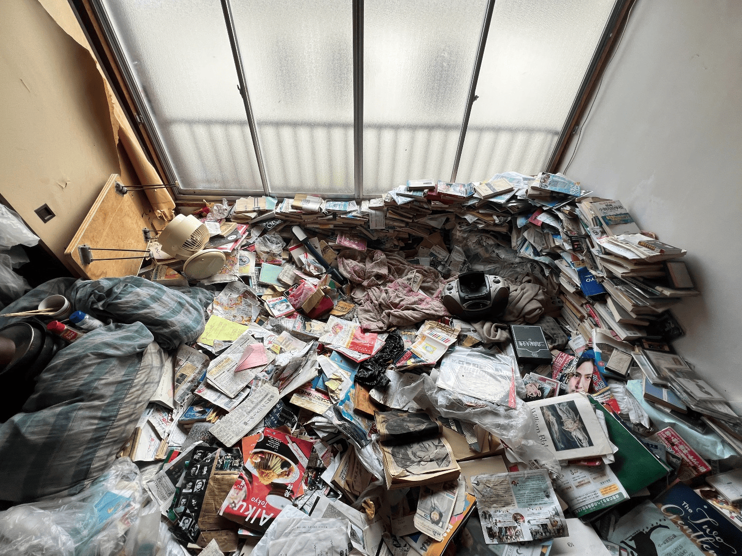 ゴミ屋敷で孤独死
