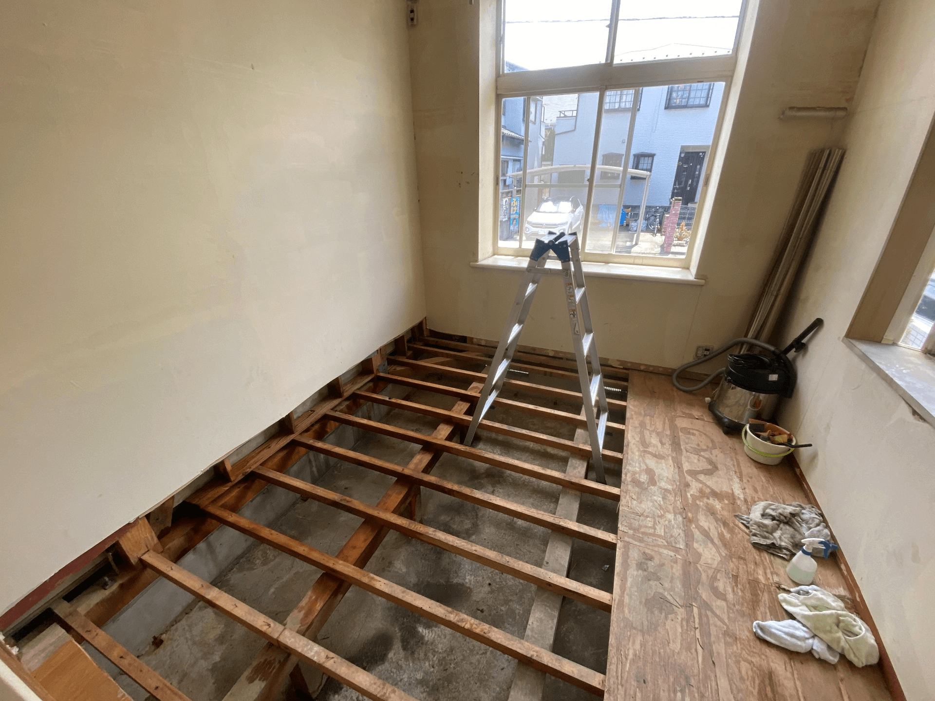 汚染箇所の解体と除去作業